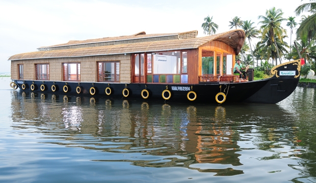 travelindiavacations-boat-house